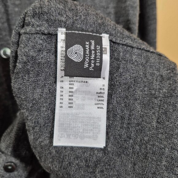 Uniqlo Womens Sweater Size S Wool Tight Knit Cardigan Long Sleeve Gray V Neck - Picture 5 of 7